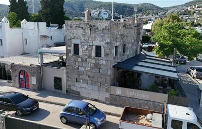 Bodrum Merkezde 15/30 İmarlı Arsa ve Taş Konak