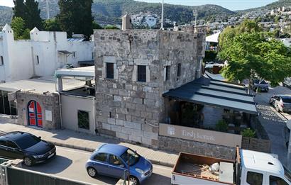 Bodrum Merkezde 15/30 İmarlı Arsa ve Taş Konak