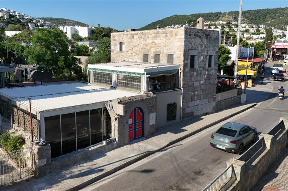 Bodrum Merkezde 15/30 İmarlı Arsa ve Taş Konak