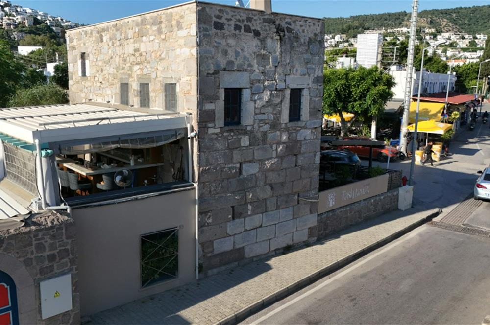 Bodrum Merkezde 15/30 İmarlı Arsa ve Taş Konak