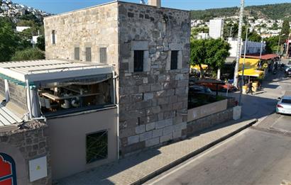 Bodrum Merkezde 15/30 İmarlı Arsa ve Taş Konak