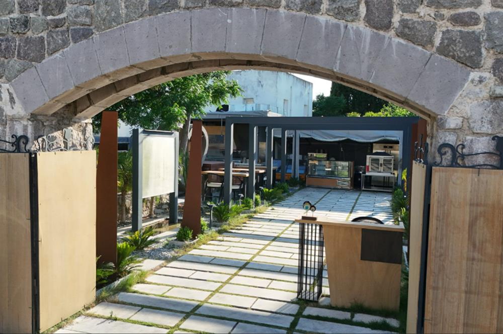 Bodrum Merkezde 15/30 İmarlı Arsa ve Taş Konak
