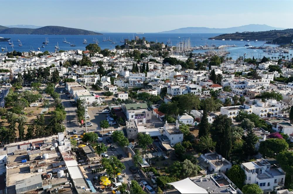 Bodrum Merkezde 15/30 İmarlı Arsa ve Taş Konak