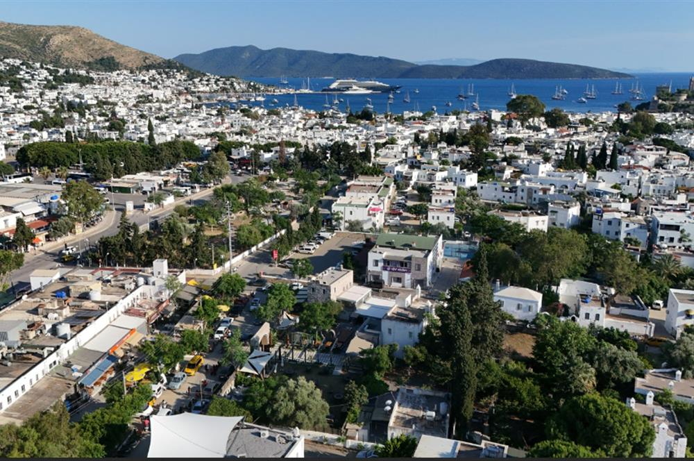 Bodrum Merkezde 15/30 İmarlı Arsa ve Taş Konak