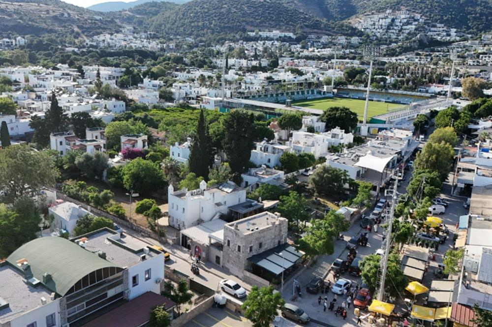 Bodrum Merkezde 15/30 İmarlı Arsa ve Taş Konak