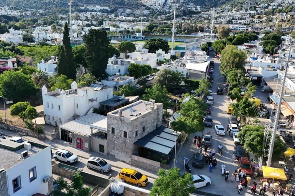 Bodrum Merkezde 15/30 İmarlı Arsa ve Taş Konak