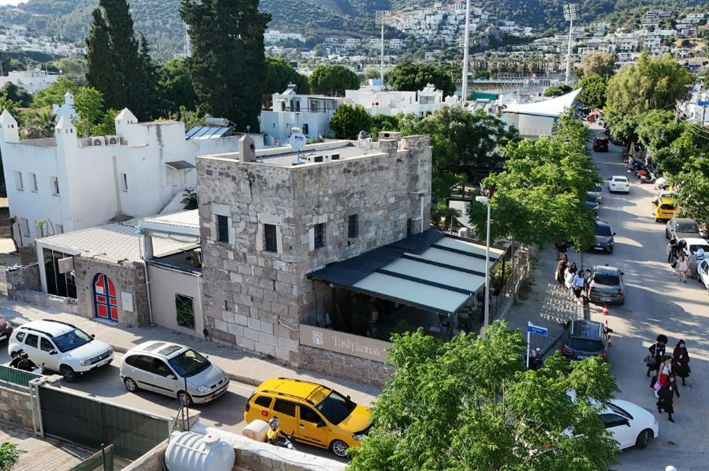 Bodrum Merkezde 15/30 İmarlı Arsa ve Taş Konak