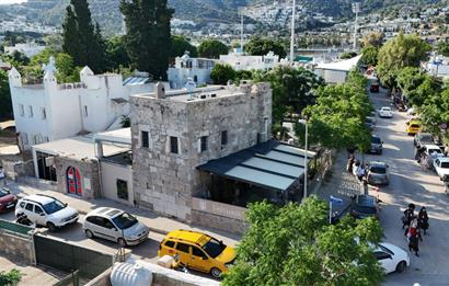 Bodrum Merkezde 15/30 İmarlı Arsa ve Taş Konak