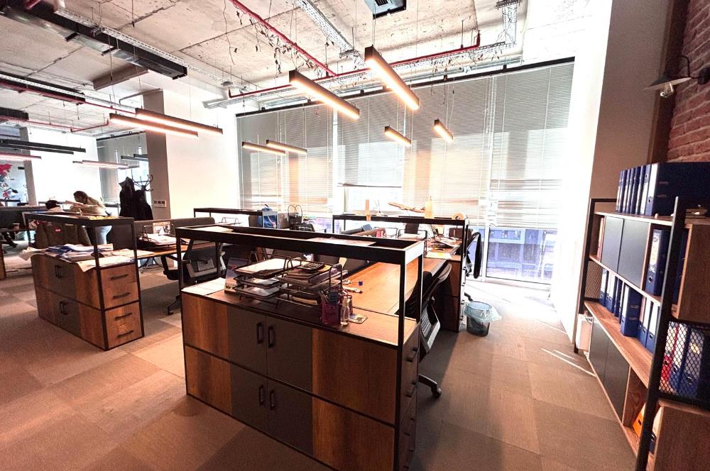 Fikirtepe Business'ta Kiralık Şık Dekorasyonlu Ofis Katı