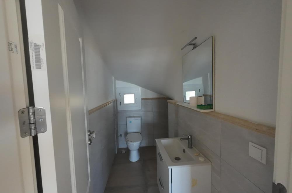Foçada Hayat Foça Sitesinde Kiralık 3+1 Dubleks Villa