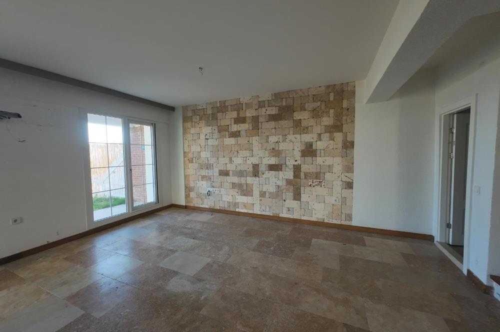 Foçada Hayat Foça Sitesinde Kiralık 3+1 Dubleks Villa
