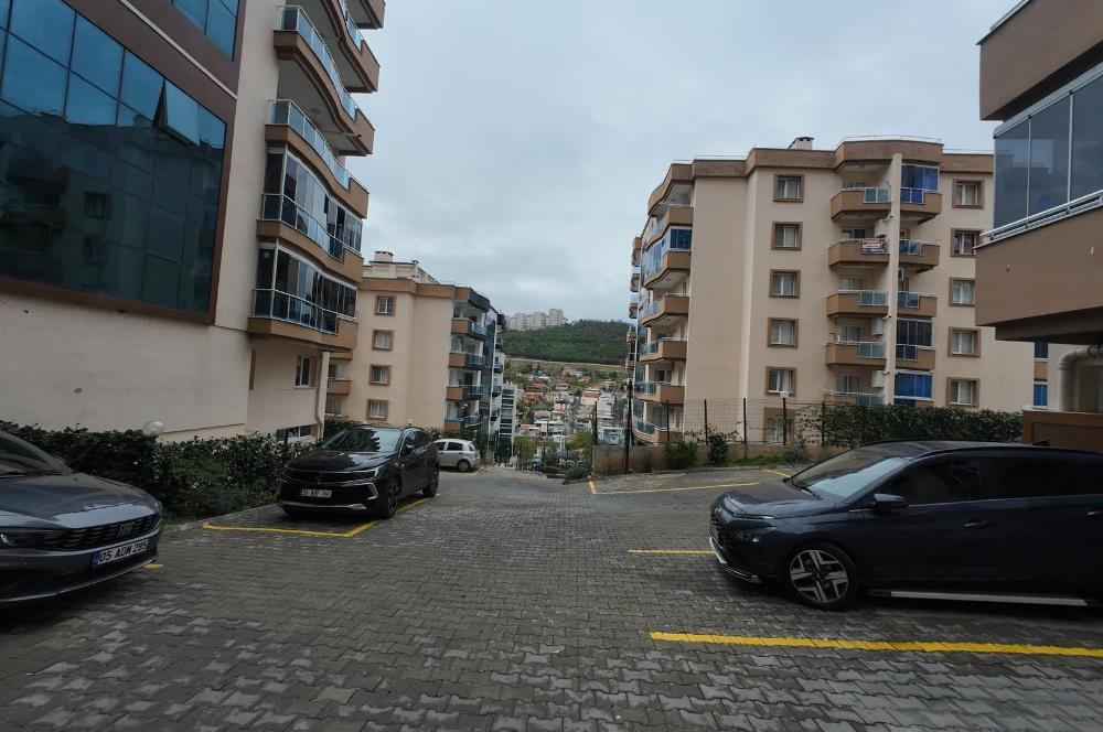  İzmir Bayraklı Barışkent Sitesinde 3+1 Satılık Daire