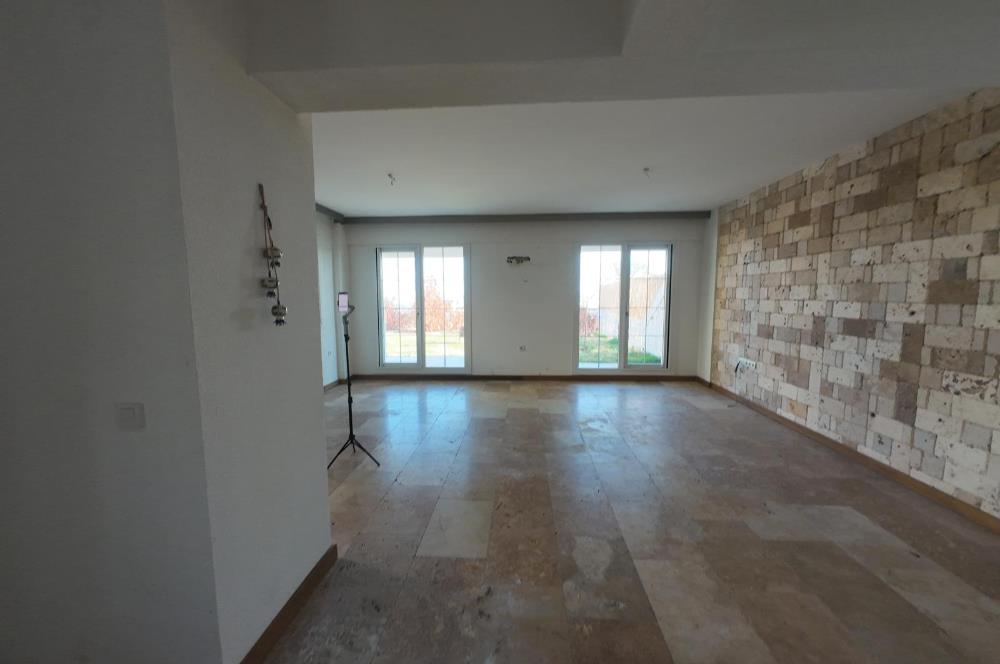 Foçada Hayat Foça Sitesinde Kiralık 3+1 Dubleks Villa