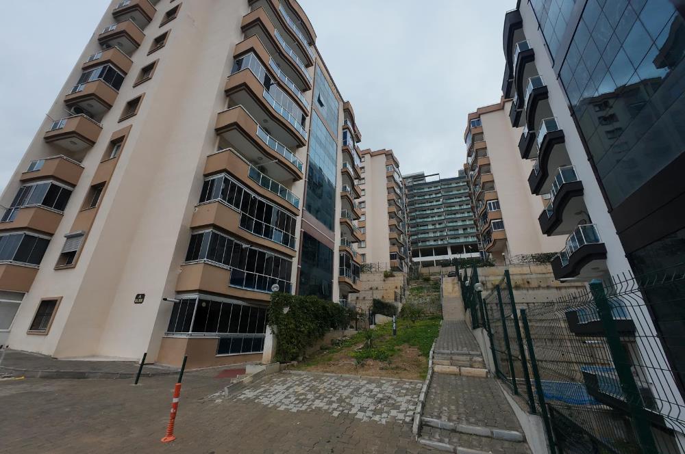  İzmir Bayraklı Barışkent Sitesinde 3+1 Satılık Daire
