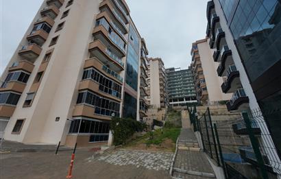  İzmir Bayraklı Barışkent Sitesinde 3+1 Satılık Daire