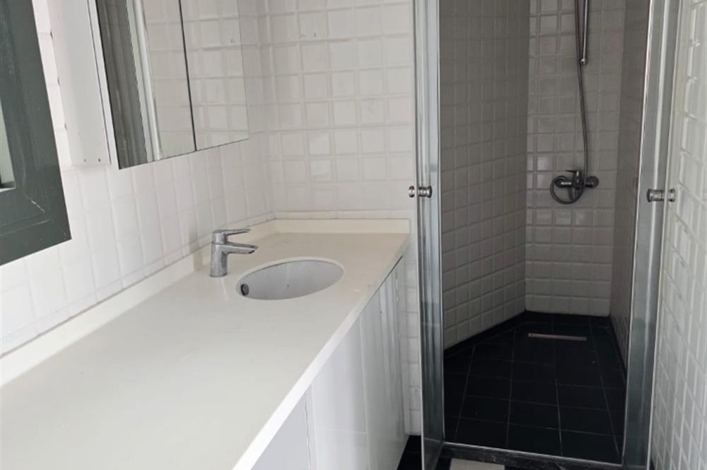 Cihangir Kumrulu Yokuşunda Köşe Konumlu Teraslı Kiralık ofis