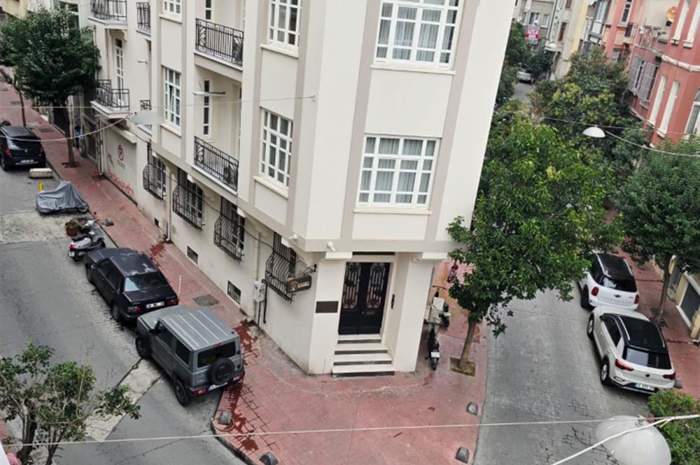 Cihangir Kumrulu Yokuşunda Köşe Konumlu Teraslı Kiralık ofis
