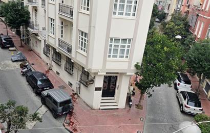 Cihangir Kumrulu Yokuşunda Köşe Konumlu Teraslı Kiralık ofis