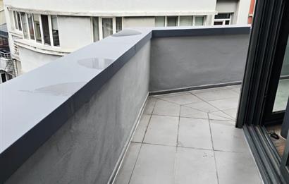 Cihangir Kumrulu Yokuşunda Köşe Konumlu Teraslı Kiralık ofis