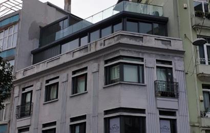 Cihangir Kumrulu Yokuşunda Köşe Konumlu Teraslı Kiralık ofis