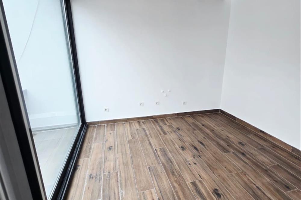 Cihangir Kumrulu Yokuşunda Köşe Konumlu Teraslı Kiralık ofis