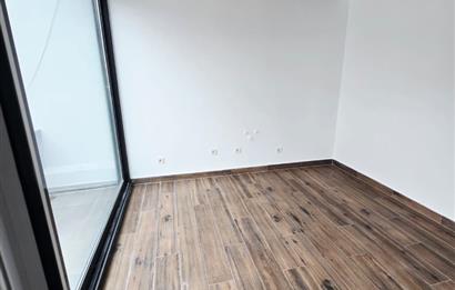 Cihangir Kumrulu Yokuşunda Köşe Konumlu Teraslı Kiralık ofis