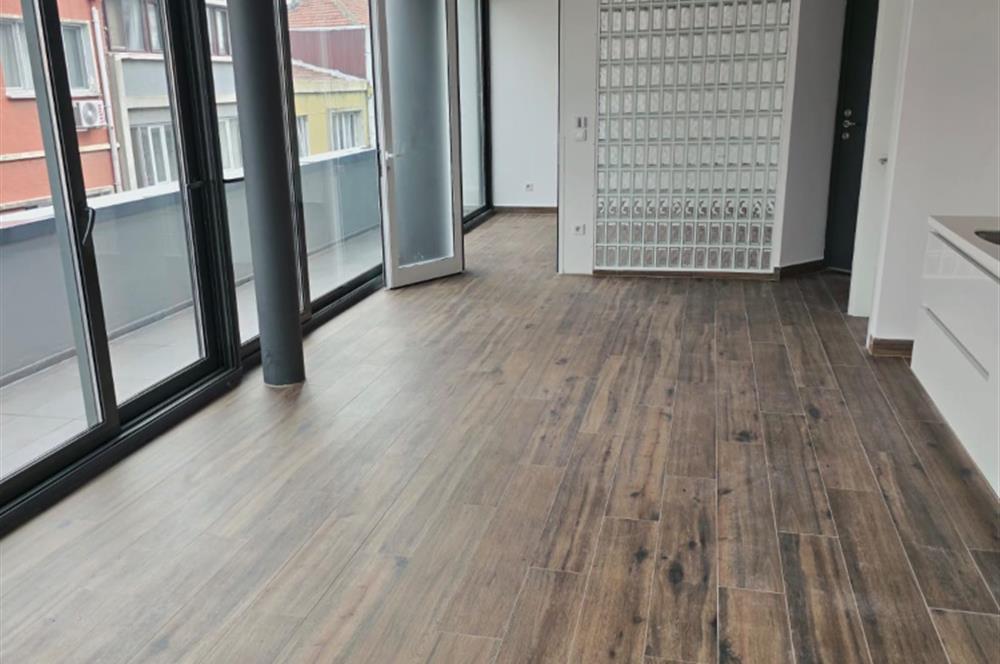 Cihangir Kumrulu Yokuşunda Köşe Konumlu Teraslı Kiralık ofis