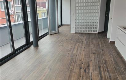 Cihangir Kumrulu Yokuşunda Köşe Konumlu Teraslı Kiralık ofis