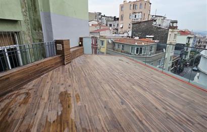 Cihangir Kumrulu Yokuşunda Köşe Konumlu Teraslı Kiralık ofis