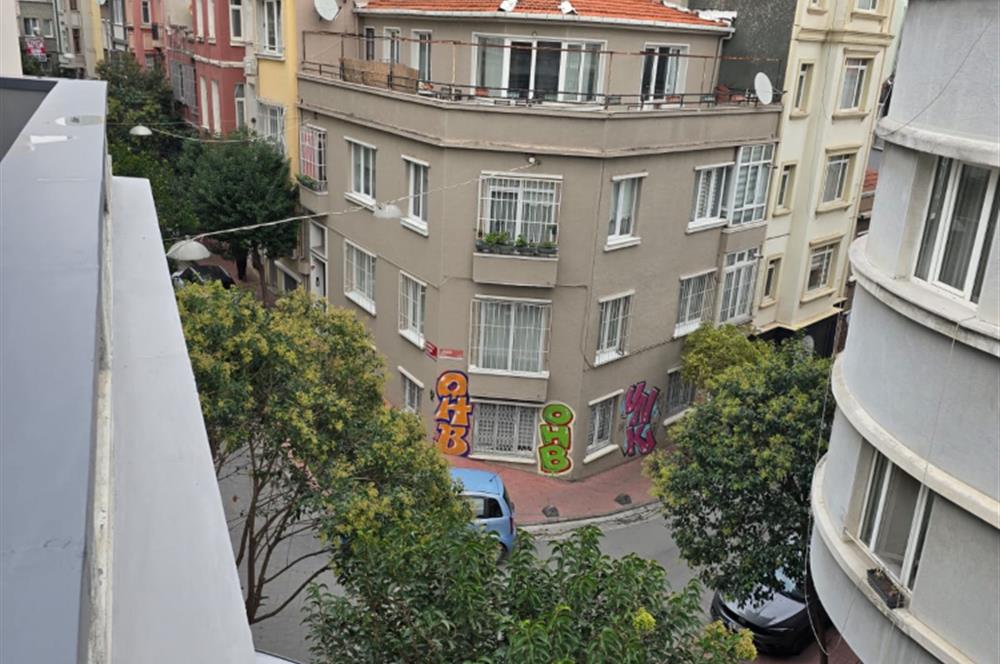 Cihangir Kumrulu Yokuşunda Köşe Konumlu Teraslı Kiralık ofis