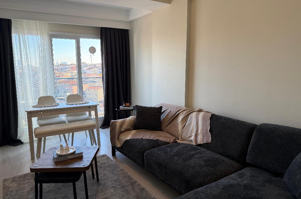 Solo Levent Satılık 1+1 Boş Oturuma Hazır Yüksek Kat