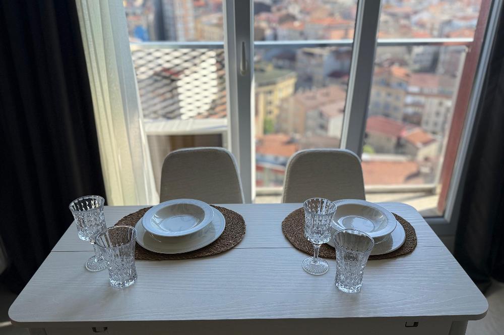 Solo Levent Satılık 1+1 Boş Oturuma Hazır Yüksek Kat