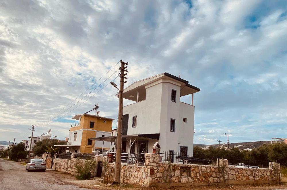 Didim Akbük’te Denize 350m Mesafede, Deniz Manzaralı, Eşyalı Satılık, 3+1 Villa
