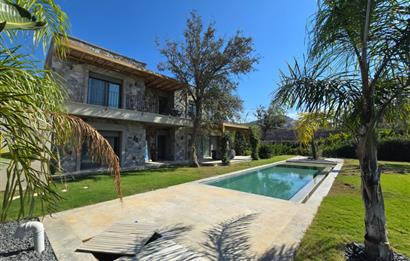 Gümüşlük'te Müstakil 1500m2 Arazi İçerisinde 5+1 Özel Havuzlu Premium Villalar 