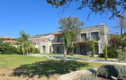 Gümüşlük'te Müstakil 1500m2 Arazi İçerisinde 5+1 Özel Havuzlu Premium Villalar 