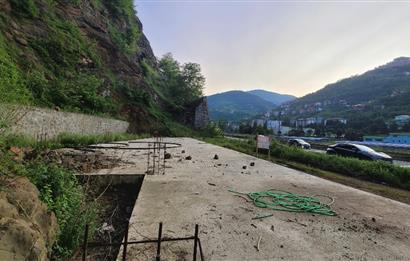 MAÇKA ESİROĞLU ANA CADDE ÜZERİ SATILIK ARSA