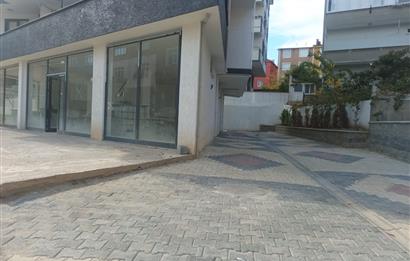 SULTANBEYLİ FATİH MAHALLESİNDE İKİ YOLA CEPHE SATILIK DÜKKAN