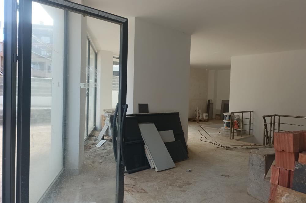 SULTANBEYLİ FATİH MAHALLESİNDE İKİ YOLA CEPHE SATILIK DÜKKAN