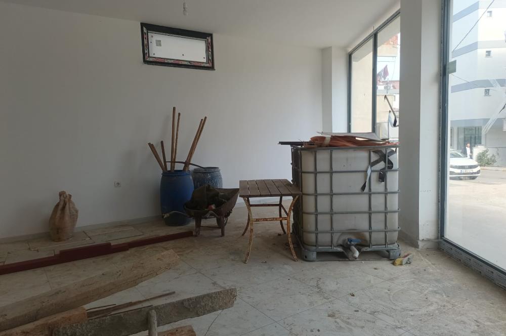 SULTANBEYLİ FATİH MAHALLESİNDE İKİ YOLA CEPHE SATILIK DÜKKAN