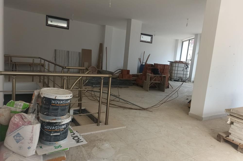 SULTANBEYLİ FATİH MAHALLESİNDE İKİ YOLA CEPHE SATILIK DÜKKAN