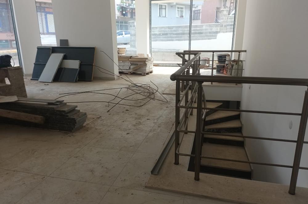 SULTANBEYLİ FATİH MAHALLESİNDE İKİ YOLA CEPHE SATILIK DÜKKAN