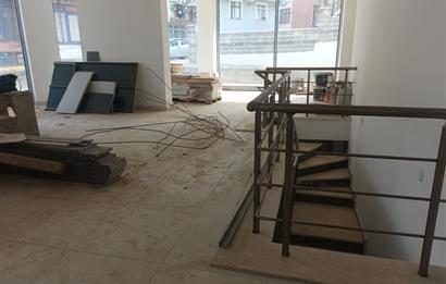 SULTANBEYLİ FATİH MAHALLESİNDE İKİ YOLA CEPHE SATILIK DÜKKAN