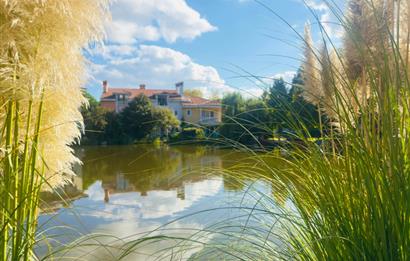 SERTAÇ MAZI'DAN İSTANBUL İSTANBULDA GÖL MANZARALI 5+1 VİLLA