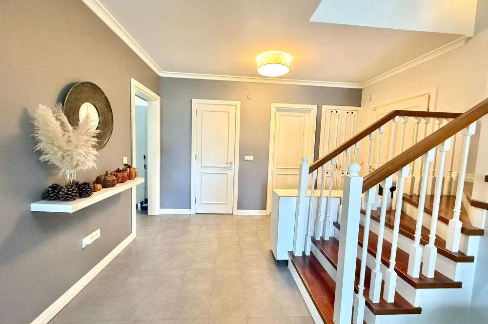 SERTAÇ MAZI'DAN İSTANBUL İSTANBULDA GÖL MANZARALI 5+1 VİLLA