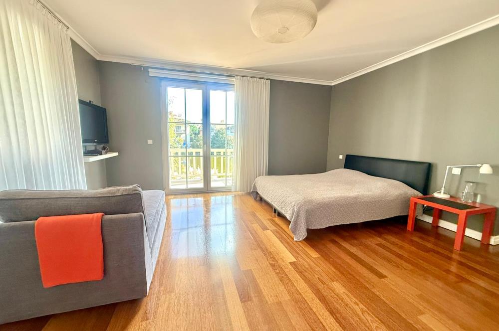 SERTAÇ MAZI'DAN İSTANBUL İSTANBULDA GÖL MANZARALI 5+1 VİLLA