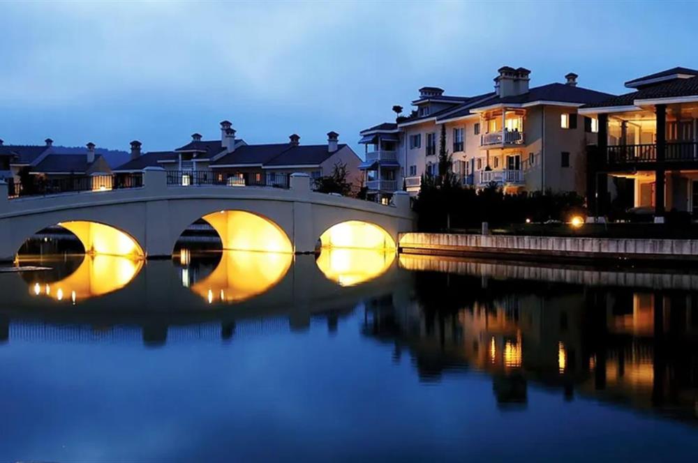 SERTAÇ MAZI'DAN İSTANBUL İSTANBULDA GÖL MANZARALI 5+1 VİLLA