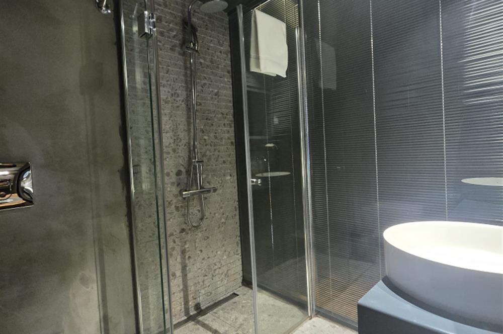 ŞİŞLİ'DE 20 ODALI RUHSATLI KİRALIK BUTİK OTEL 