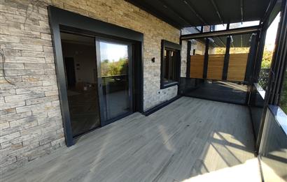 MODERN MİMARİ & DENİZ MANZARALI TRİPLEKS VİLLA MERKEZE BİR ADIM