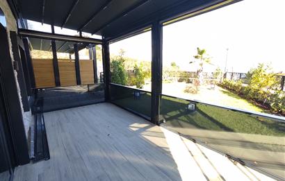 MODERN MİMARİ & DENİZ MANZARALI TRİPLEKS VİLLA MERKEZE BİR ADIM