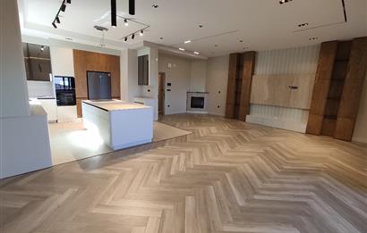 MODERN MİMARİ & DENİZ MANZARALI TRİPLEKS VİLLA MERKEZE BİR ADIM